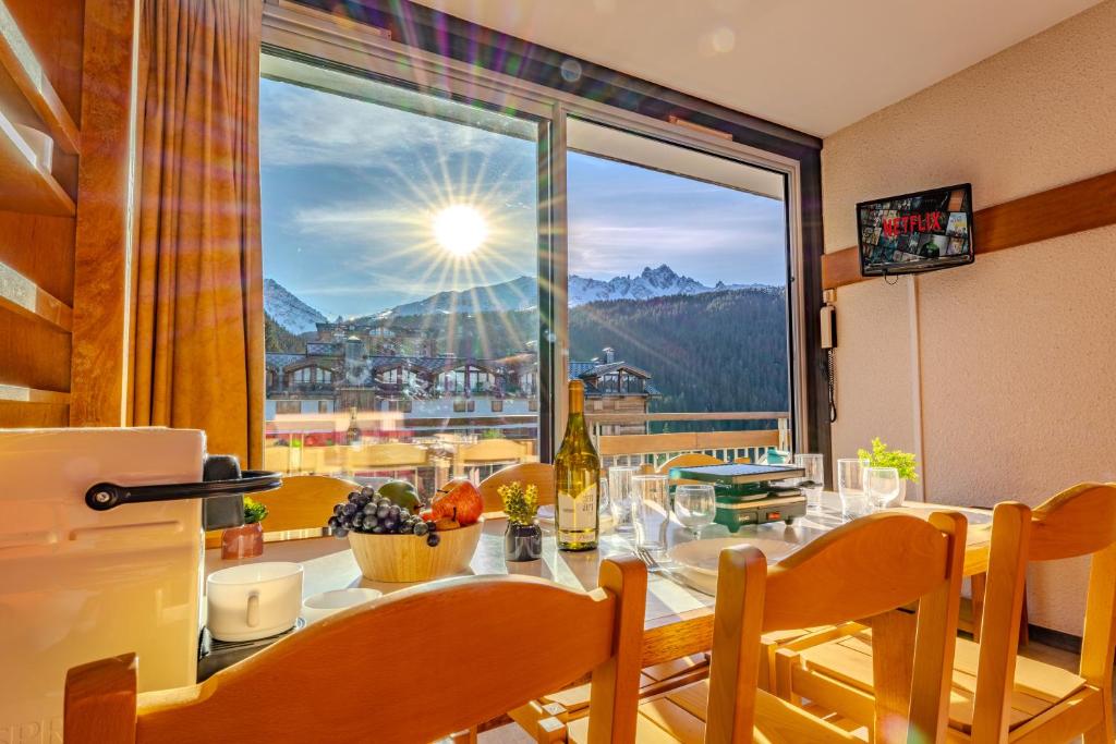 Courchevel 1650 Ski In Out Exceptional Apartments with Panoramic Views hotel pied des pistes 10
