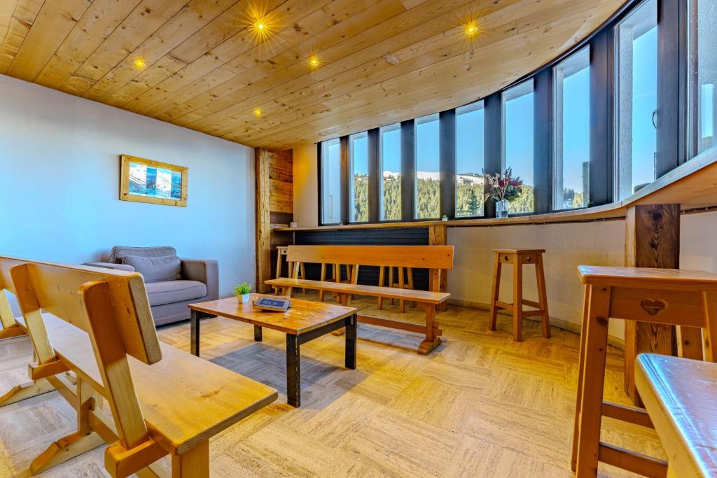 Courchevel 1650 Ski In Out Exceptional Apartments with Panoramic Views hotel pied des pistes 12
