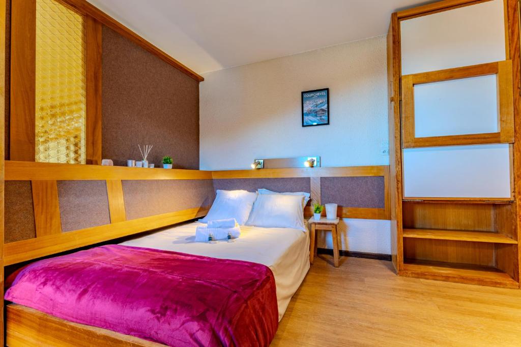Courchevel 1650 Ski In Out Exceptional Apartments with Panoramic Views hotel pied des pistes 13