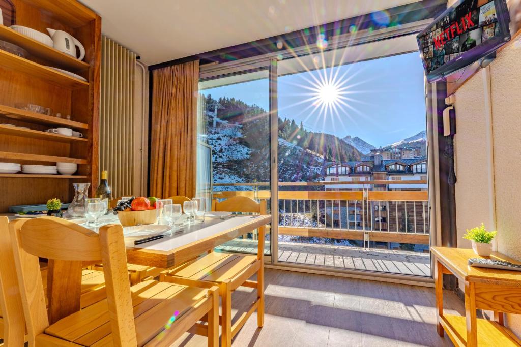 Courchevel 1650 Ski In Out Exceptional Apartments with Panoramic Views hotel pied des pistes 3