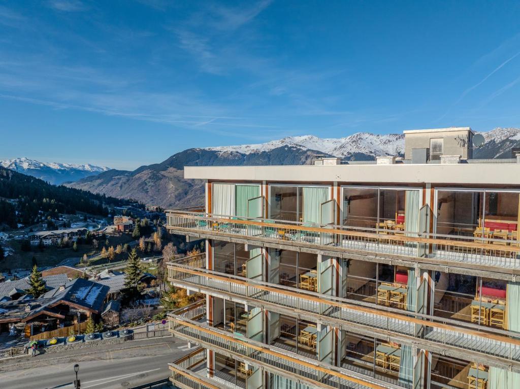 Courchevel 1650 Ski In Out Exceptional Apartments with Panoramic Views hotel pied des pistes 5