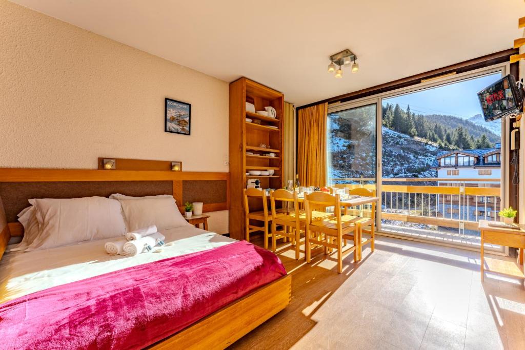 Courchevel 1650 Ski In Out Exceptional Apartments with Panoramic Views hotel pied des pistes 6