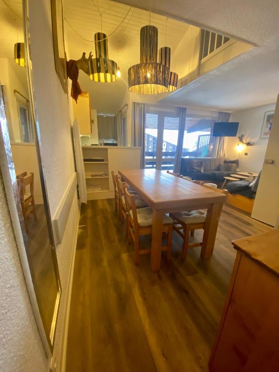 DUPLEX 6P A BELLE PLAGNE 2050 m SKIS AUX PIEDS EN PLEIN COEURS DE LA STATION RESIDENCE LE BERYL. appartement pied des pistes 10