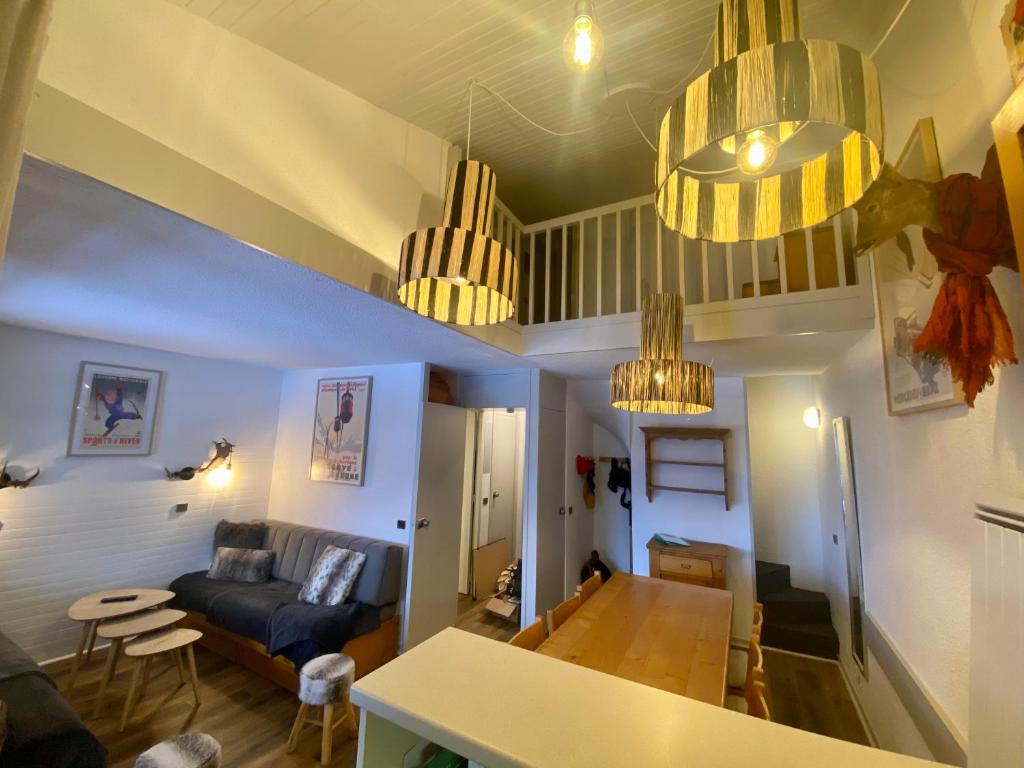 DUPLEX 6P A BELLE PLAGNE 2050 m SKIS AUX PIEDS EN PLEIN COEURS DE LA STATION RESIDENCE LE BERYL. appartement pied des pistes 18
