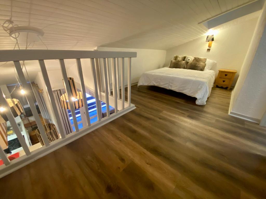 DUPLEX 6P A BELLE PLAGNE 2050 m SKIS AUX PIEDS EN PLEIN COEURS DE LA STATION RESIDENCE LE BERYL. appartement pied des pistes 9