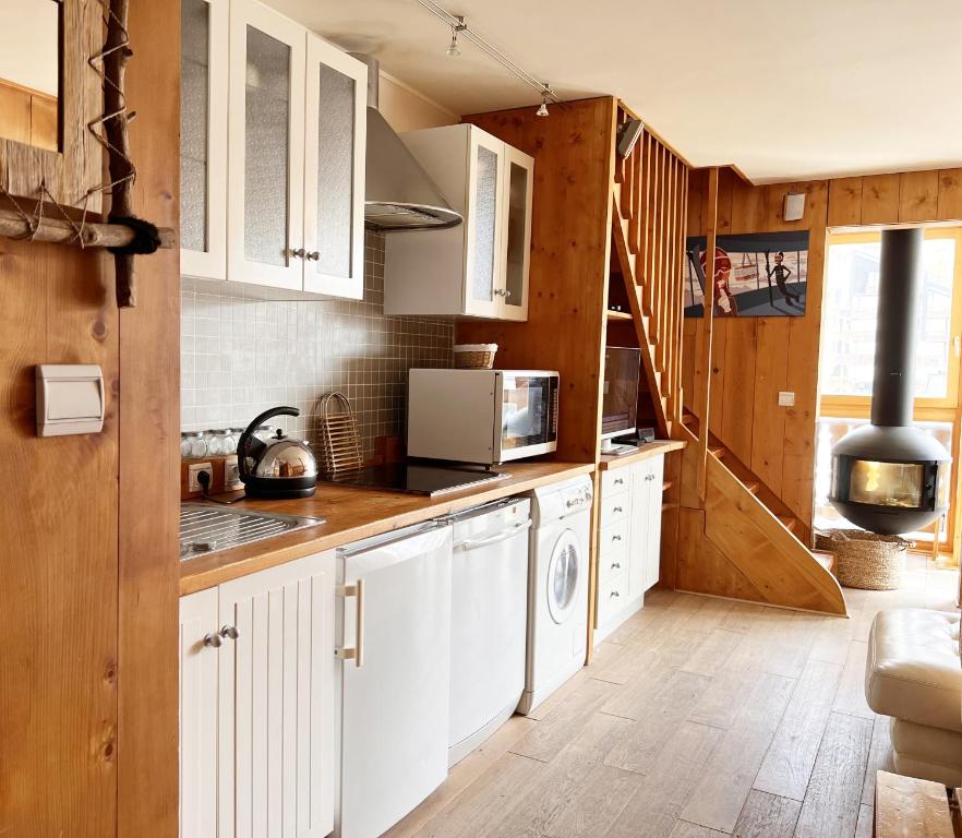 Dernier etage avec vue sur les montagnes Emplacement Exceptionnel au coeur de Val Thorens Ski aux pieds Prestations incluses appartement pied des pistes 12