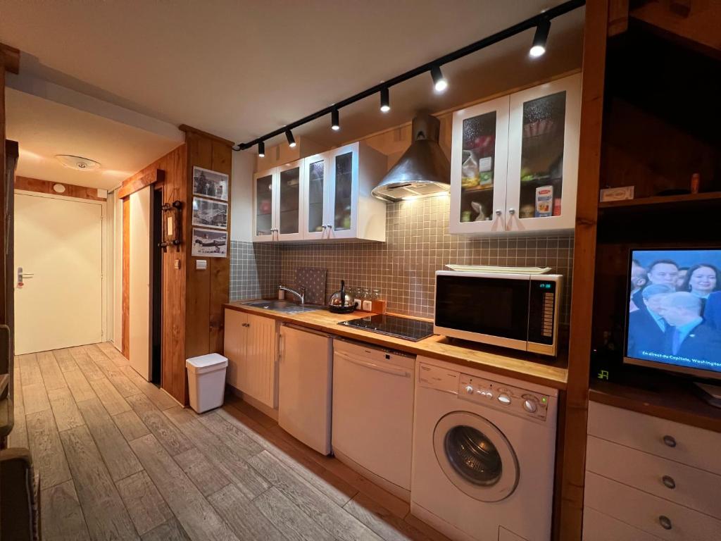 Dernier etage avec vue sur les montagnes Emplacement Exceptionnel au coeur de Val Thorens Ski aux pieds Prestations incluses appartement pied des pistes 13