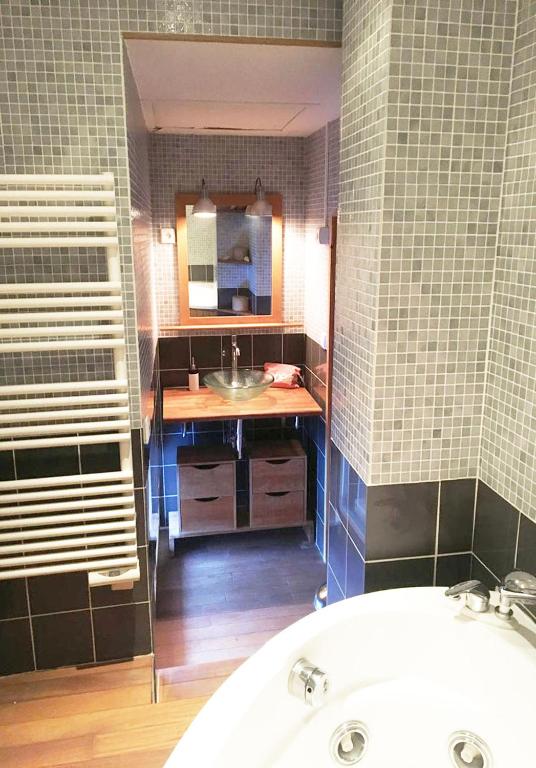 Dernier etage avec vue sur les montagnes Emplacement Exceptionnel au coeur de Val Thorens Ski aux pieds Prestations incluses appartement pied des pistes 16