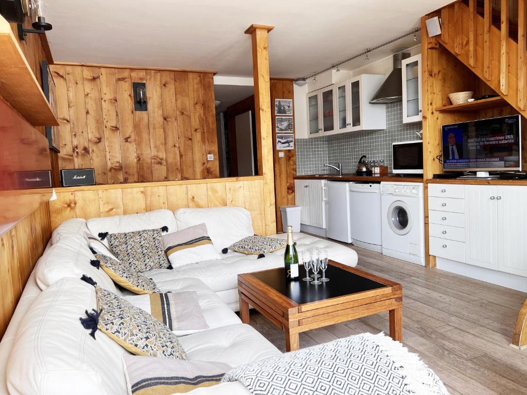 Dernier etage avec vue sur les montagnes Emplacement Exceptionnel au coeur de Val Thorens Ski aux pieds Prestations incluses appartement pied des pistes 8