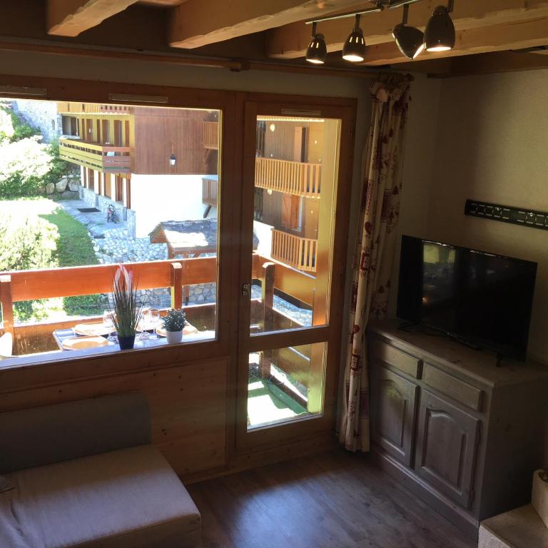 Duplex Apartment Right At The Ski Lift Tracks appartement pied des pistes 4