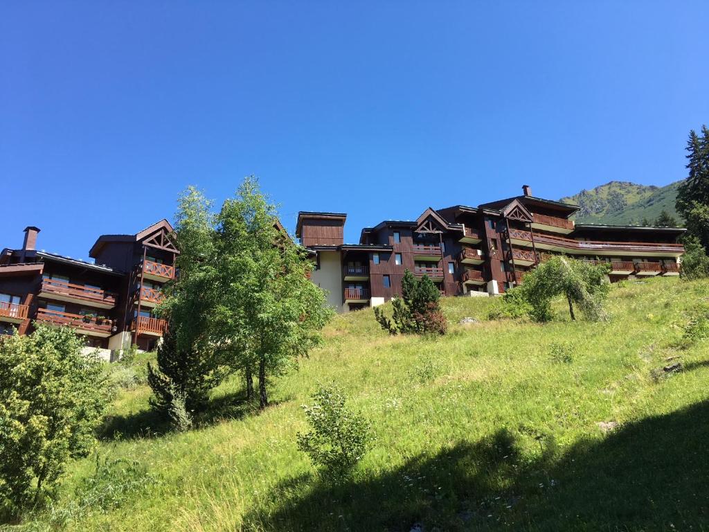 Duplex Apartment Right At The Ski Lift Tracks appartement pied des pistes 5