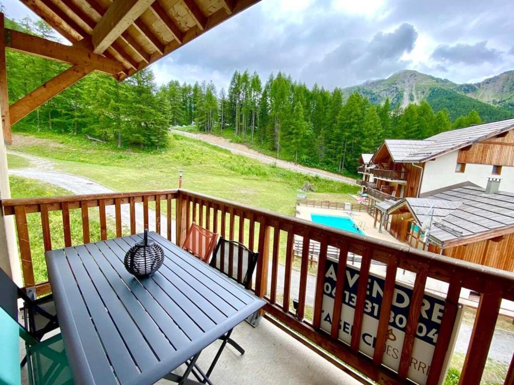 Duplex renove 3 CHAMBRES 8 PERS dernier etage appartement pied des pistes 10