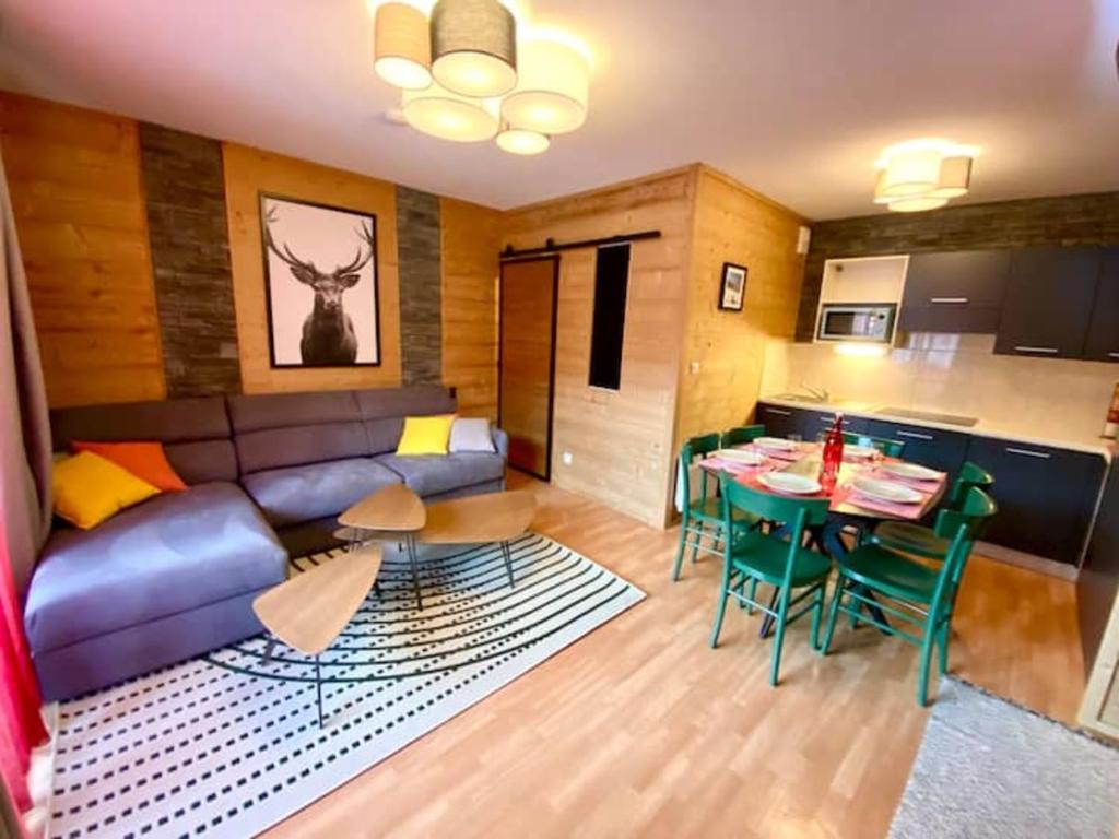 Duplex renove 3 CHAMBRES 8 PERS dernier etage appartement pied des pistes