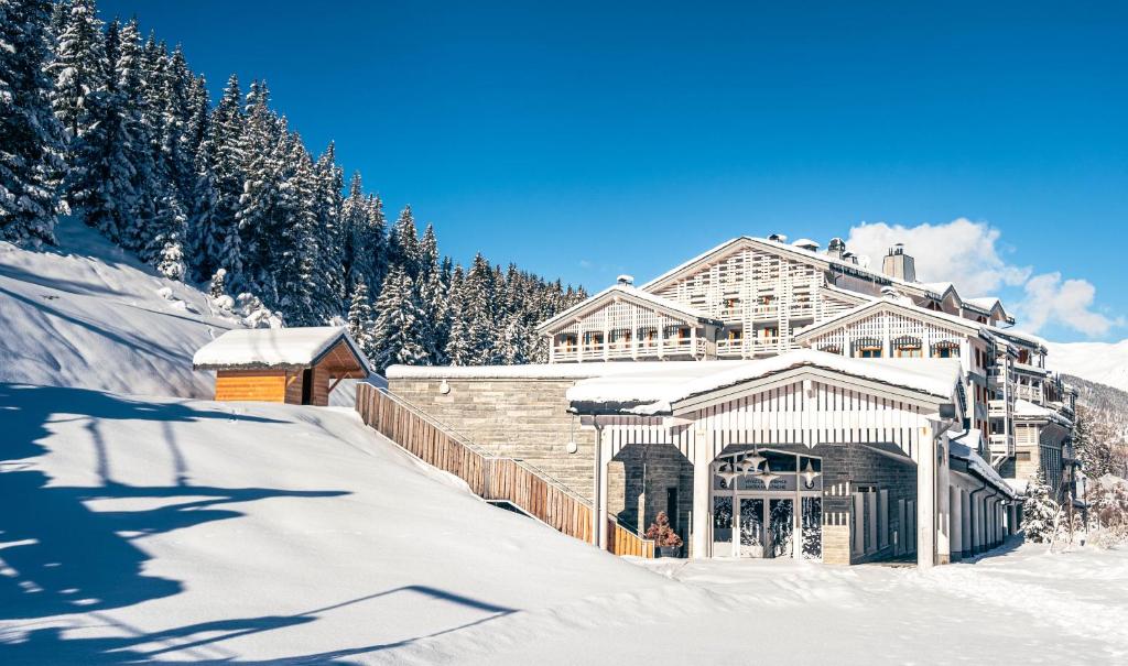 Ecrin Blanc Resort Courchevel Aquapark hotel pied des pistes 1