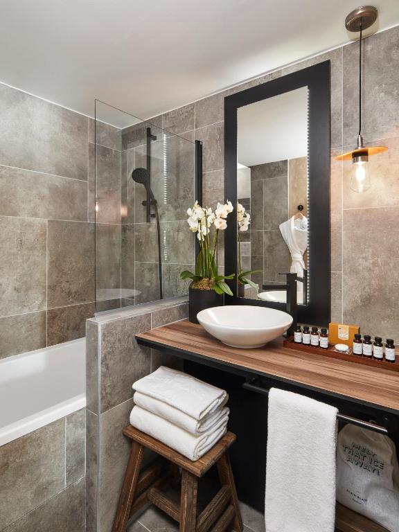 Ecrin Blanc Resort Courchevel Aquapark hotel pied des pistes 4