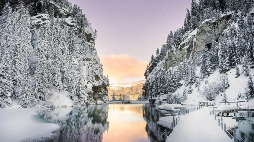 Ecrin Blanc Resort Courchevel Aquapark hotel pied des pistes