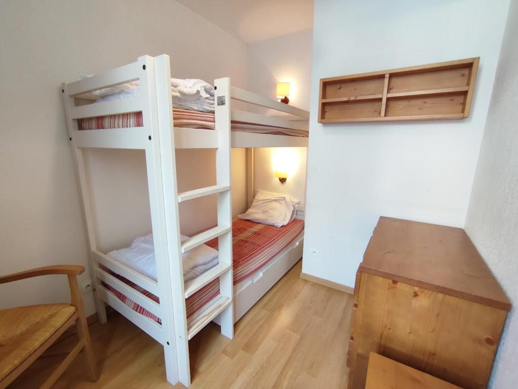 Evasion T3 centre Luchon wifi casier a skis ascenseur 6 personnes appartement pied des pistes 1