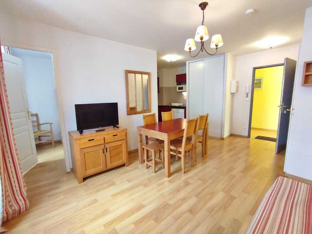 Evasion T3 centre Luchon wifi casier a skis ascenseur 6 personnes appartement pied des pistes 8