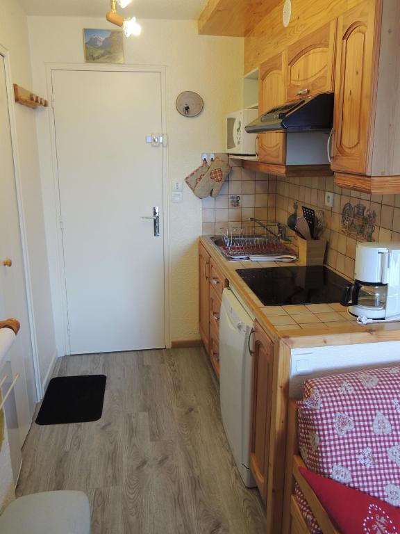F2 Le Corbier aux pieds des pistes commerces et esf appartement pied des pistes 2