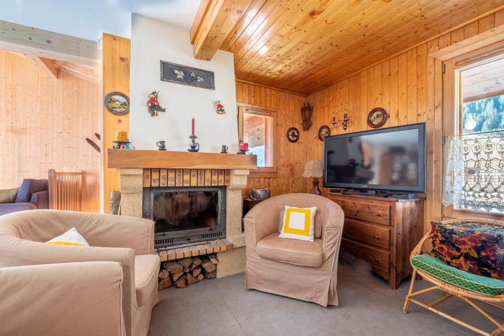 Family Cottage With Balcony In Chamonix chalet pied des pistes 1