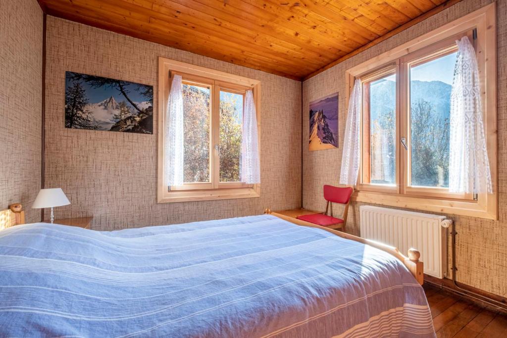 Family Cottage With Balcony In Chamonix chalet pied des pistes 12