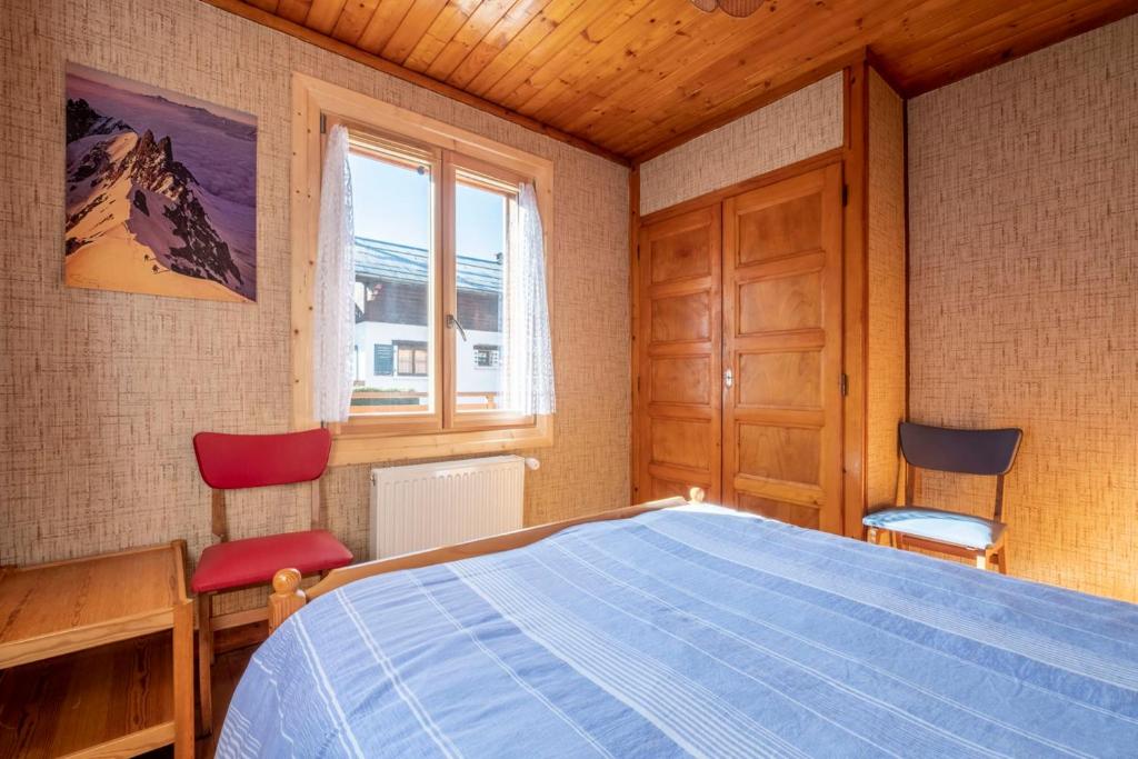 Family Cottage With Balcony In Chamonix chalet pied des pistes 13