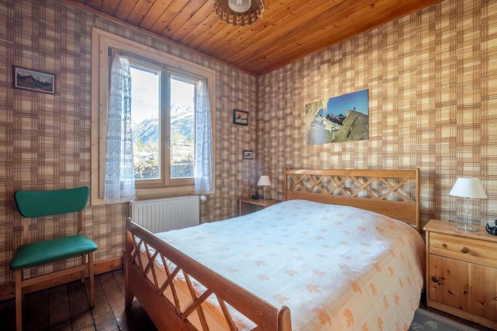 Family Cottage With Balcony In Chamonix chalet pied des pistes 17