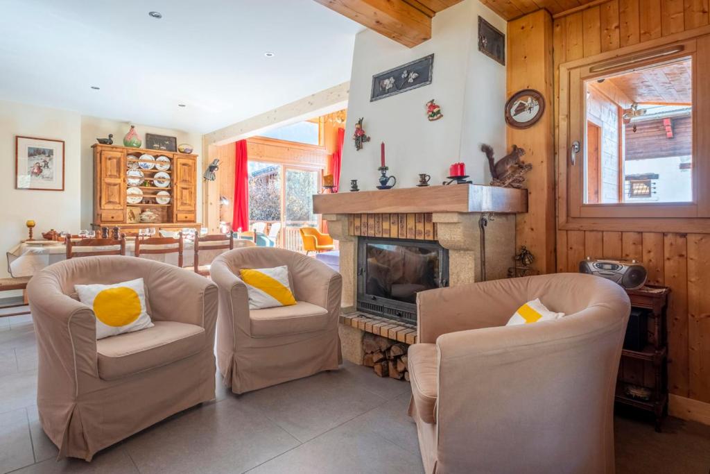 Family Cottage With Balcony In Chamonix chalet pied des pistes 2