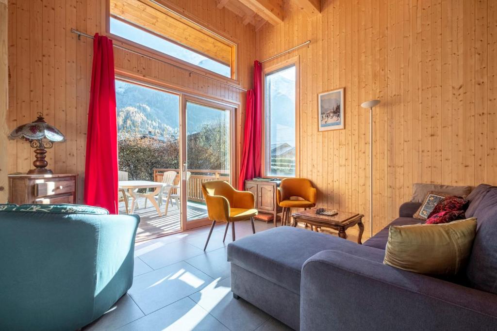 Family Cottage With Balcony In Chamonix chalet pied des pistes 3