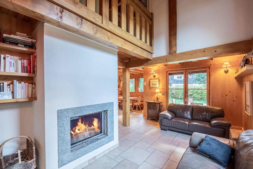 Family chalet with terrace and garden in Chamonix chalet pied des pistes 1