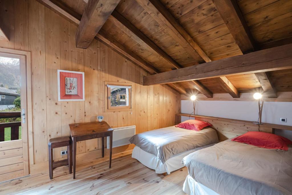 Family chalet with terrace and garden in Chamonix chalet pied des pistes 10