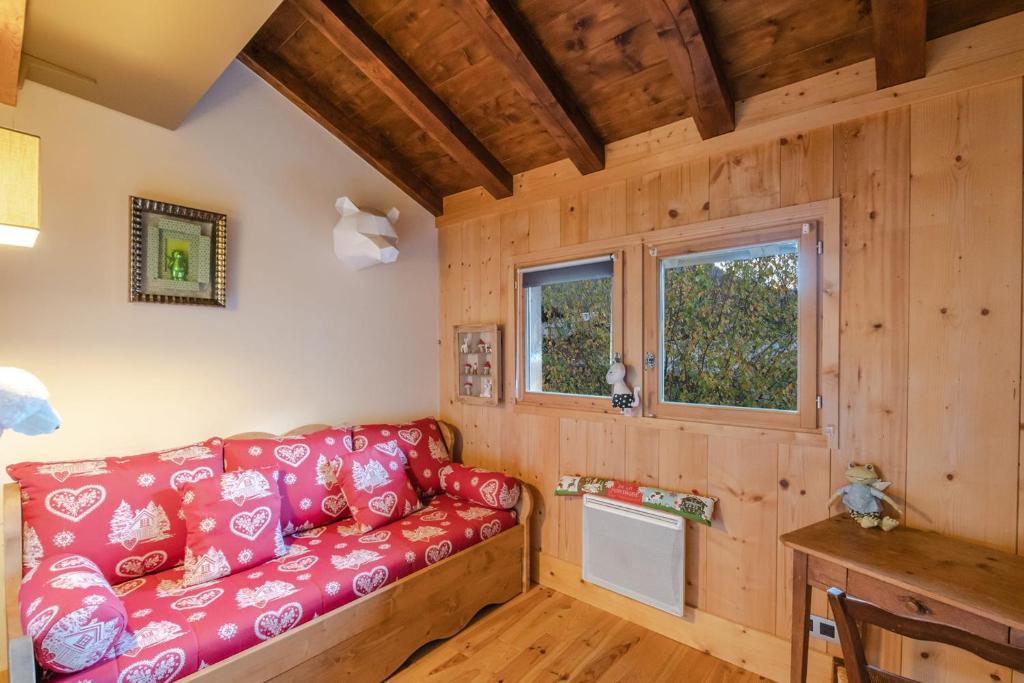 Family chalet with terrace and garden in Chamonix chalet pied des pistes 13