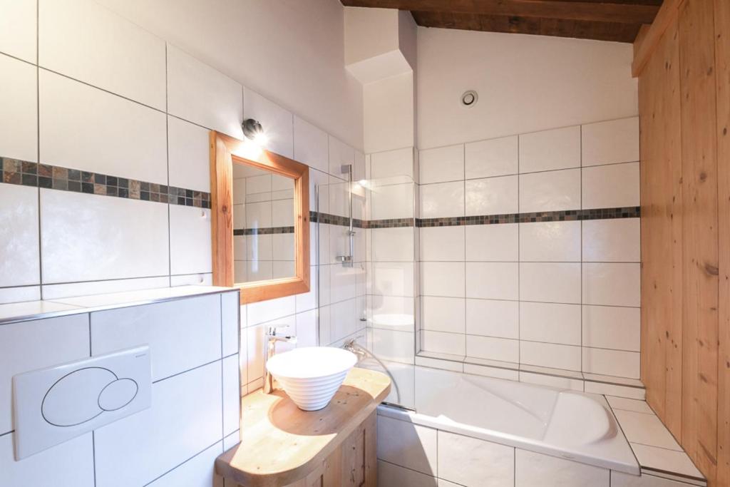 Family chalet with terrace and garden in Chamonix chalet pied des pistes 14