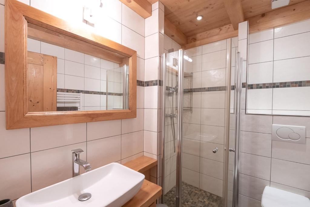 Family chalet with terrace and garden in Chamonix chalet pied des pistes 15