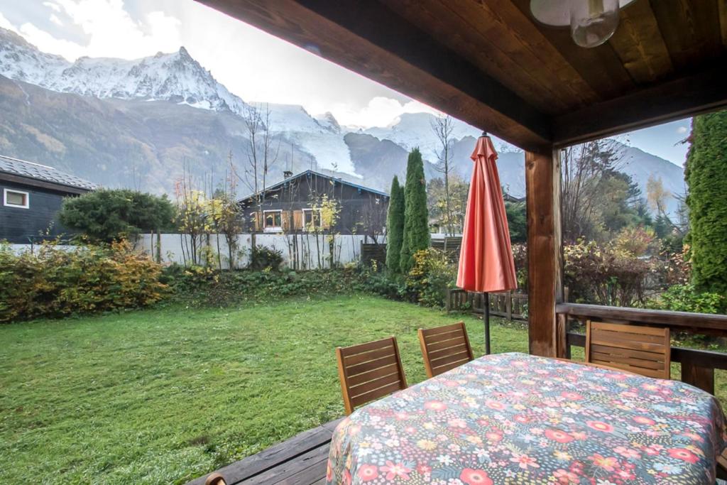 Family chalet with terrace and garden in Chamonix chalet pied des pistes 16