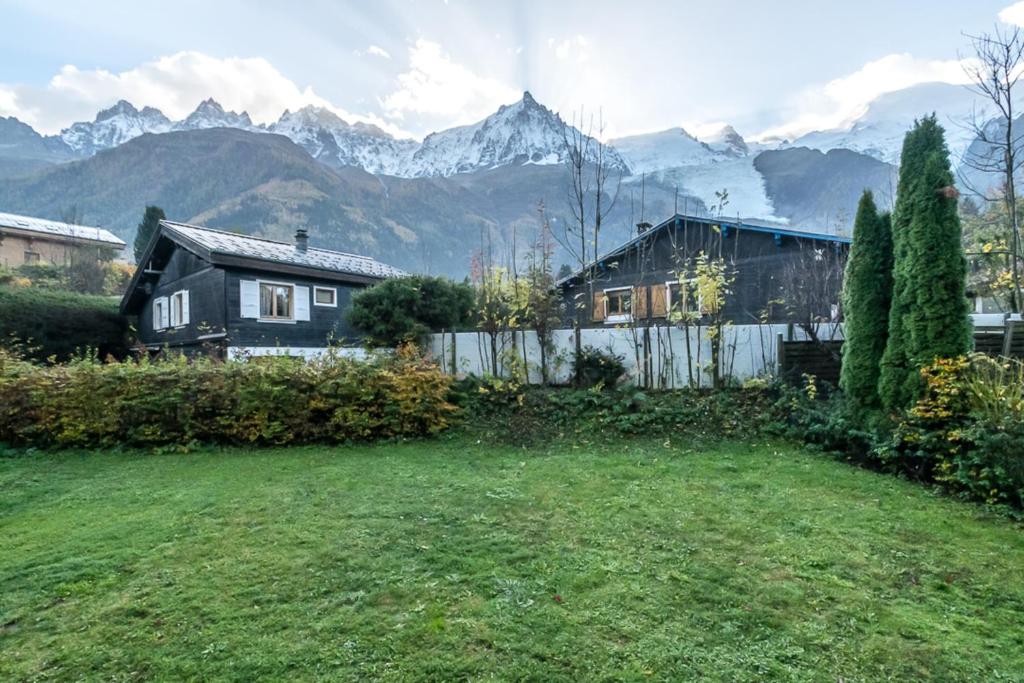 Family chalet with terrace and garden in Chamonix chalet pied des pistes 17