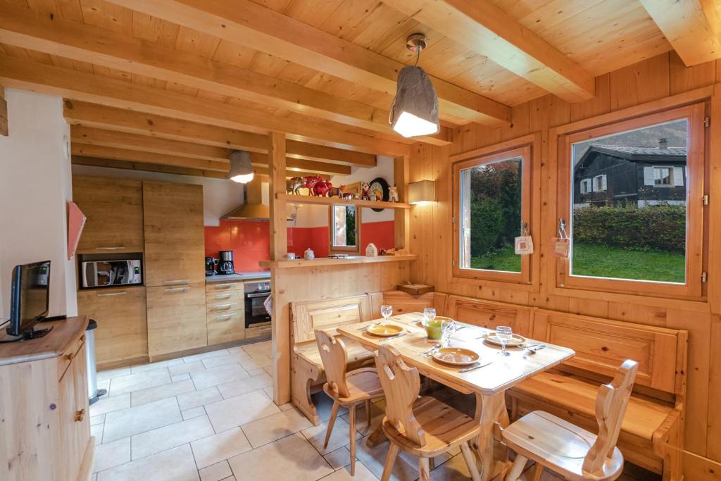 Family chalet with terrace and garden in Chamonix chalet pied des pistes 6