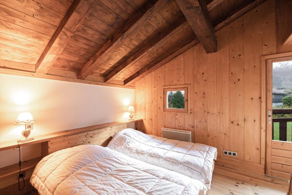Family chalet with terrace and garden in Chamonix chalet pied des pistes 9