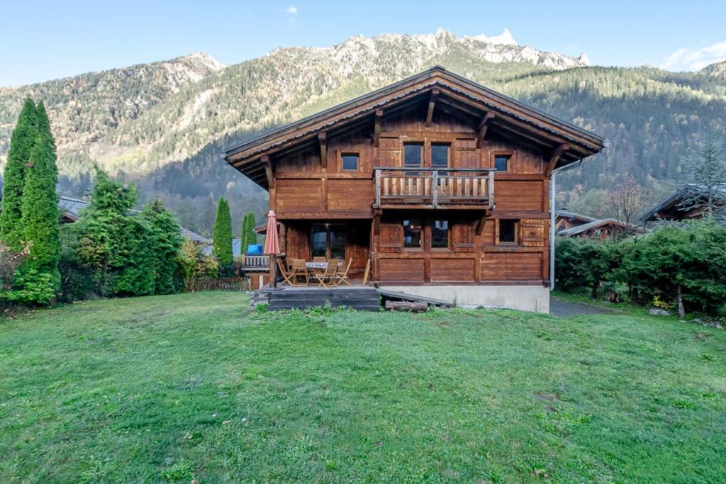 Family chalet with terrace and garden in Chamonix chalet pied des pistes