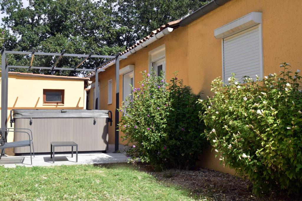 Gd Maison Familiale Super Calme Piscine Jacuzzi Pas de vis a vis gite pied des pistes 10