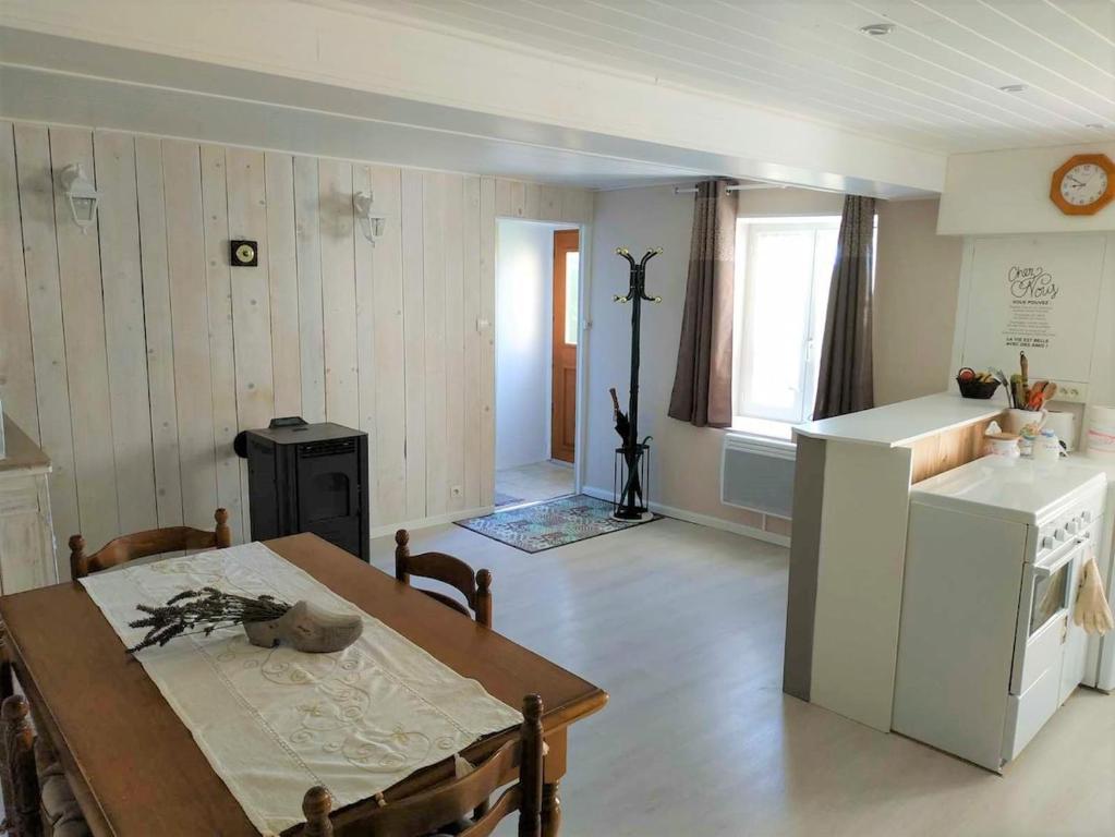 Gite a CHALMAZEL equipe dans hameau calme gite pied des pistes 3