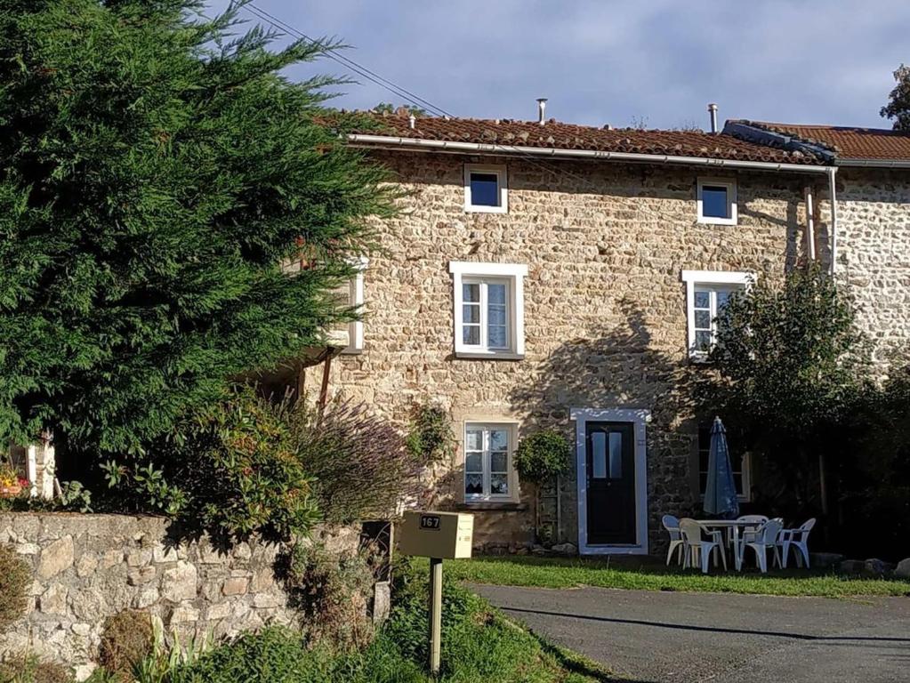 Gite a CHALMAZEL equipe dans hameau calme gite pied des pistes 5