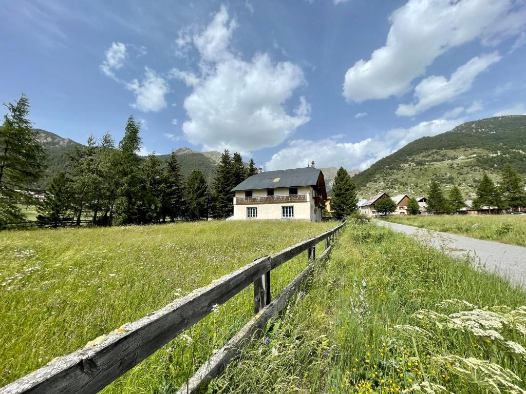 Gite montagne 1 a 25 places Chalet Coste Belle appartement pied des pistes 14