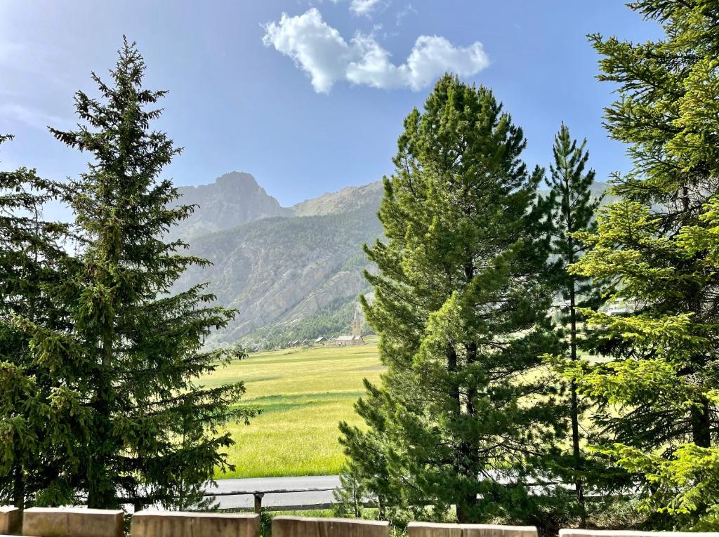 Gite montagne 1 a 25 places Chalet Coste Belle appartement pied des pistes 15