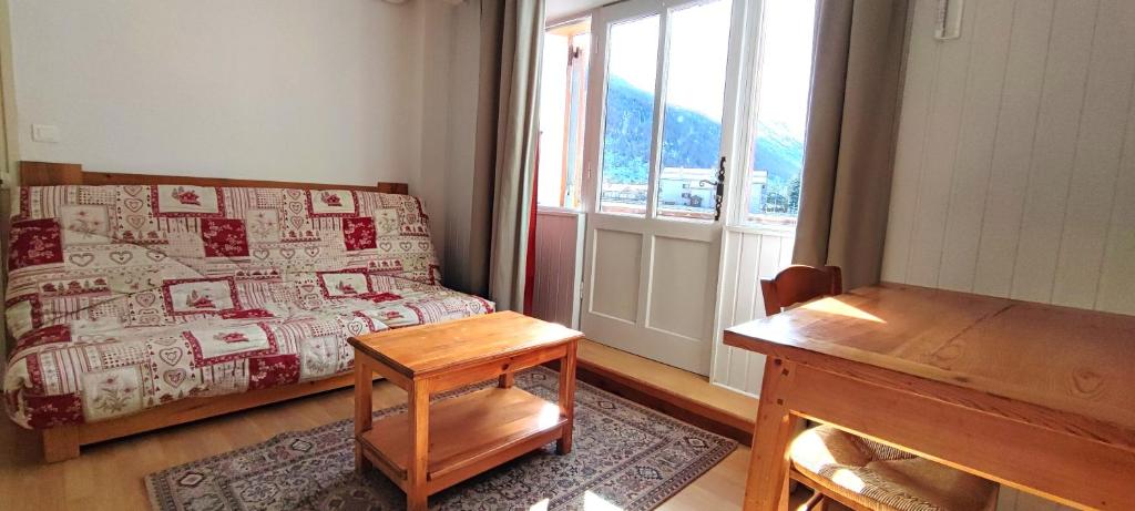 Gite montagne 1 a 25 places Chalet Coste Belle appartement pied des pistes 17