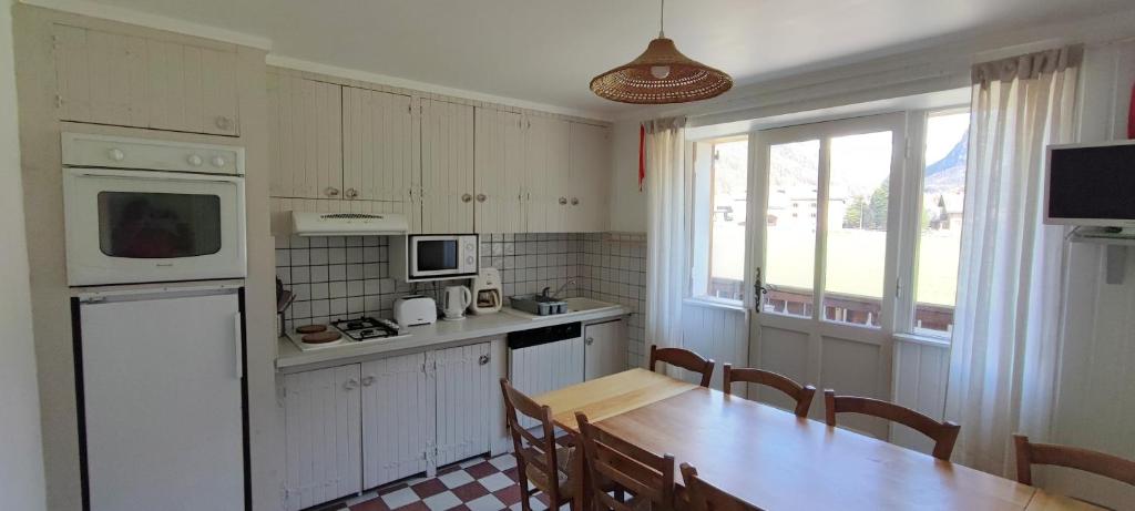 Gite montagne 1 a 25 places Chalet Coste Belle appartement pied des pistes 3