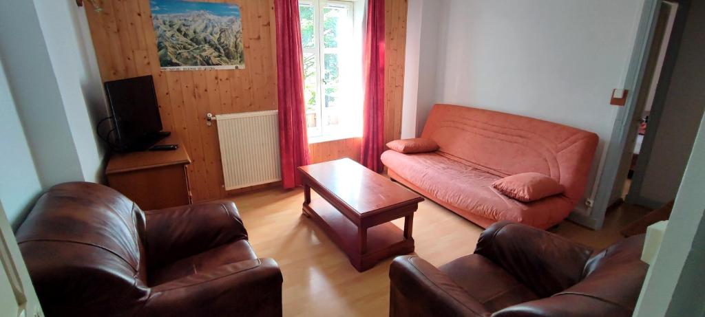 Gite montagne 1 a 25 places Chalet Coste Belle appartement pied des pistes 4
