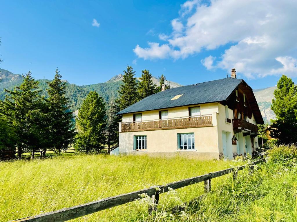 Gite montagne 1 a 25 places Chalet Coste Belle appartement pied des pistes 5