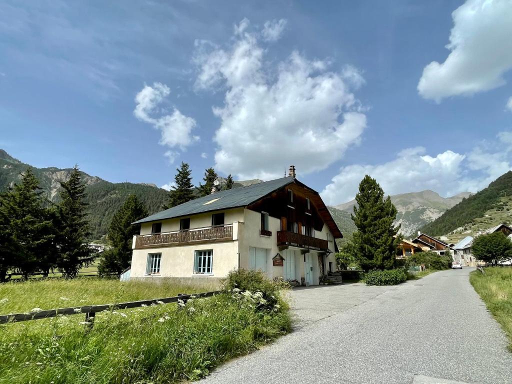 Gite montagne 1 a 25 places Chalet Coste Belle appartement pied des pistes