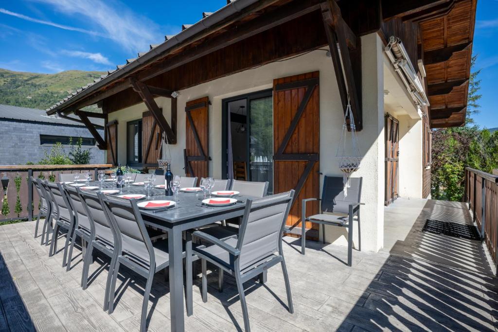 Grand Chalet St Lary centre 13 a 15 pers chalet pied des pistes 17